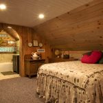 Tulip Cabin-Bedroom 1